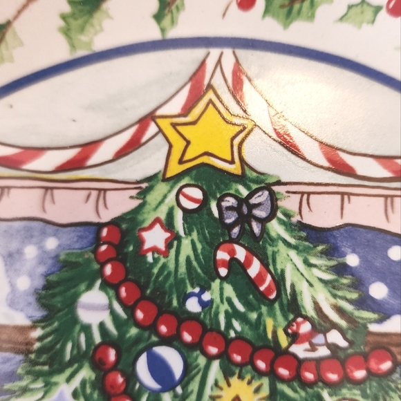 Lillian Vernon Red Gingham & Holly Snowy Christmas Decorative Plate 9" Diameter - Picture 6 of 8